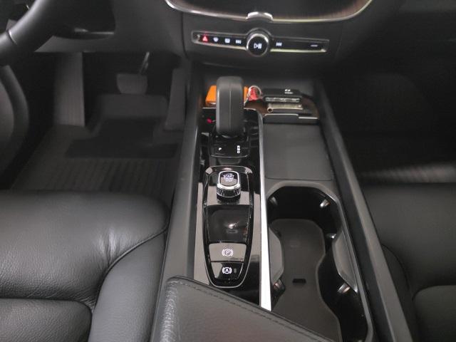 used 2022 Volvo XC60 car, priced at $27,998