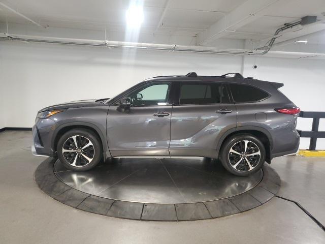 used 2022 Toyota Highlander car, priced at $36,998