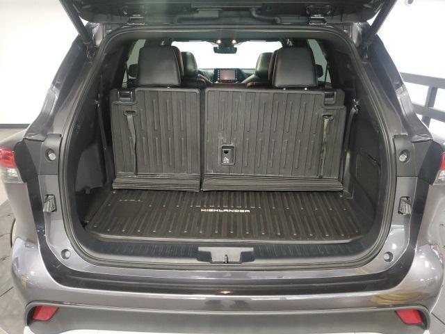 used 2022 Toyota Highlander car, priced at $36,998