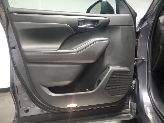 used 2022 Toyota Highlander car, priced at $36,998