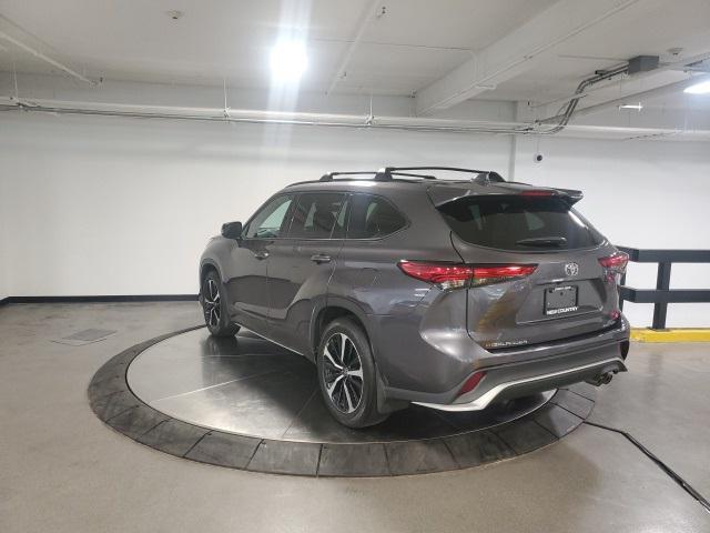 used 2022 Toyota Highlander car, priced at $36,998