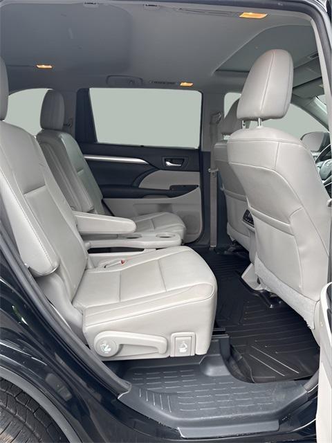 used 2016 Toyota Highlander car, priced at $16,995