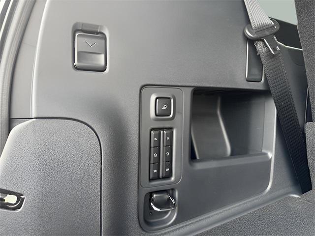 new 2025 Ford Expedition car, priced at $84,040