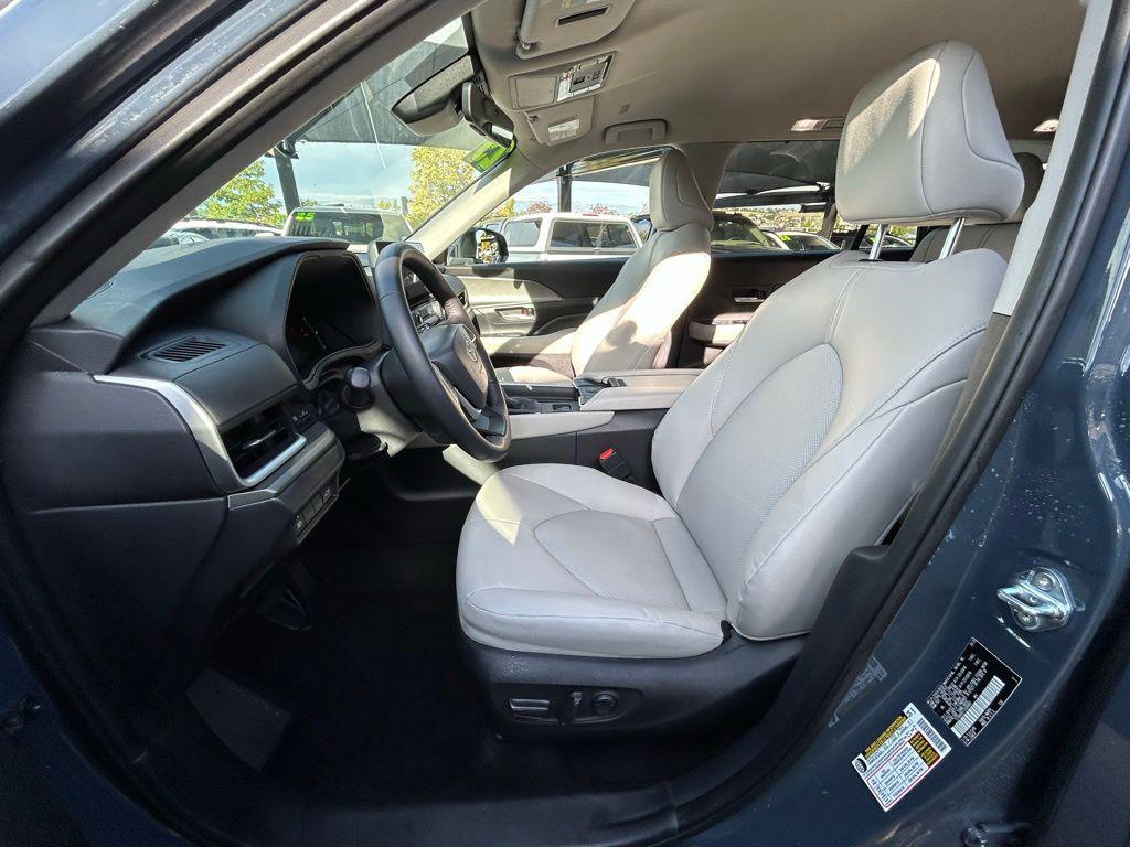 used 2025 Toyota Grand Highlander car, priced at $46,000