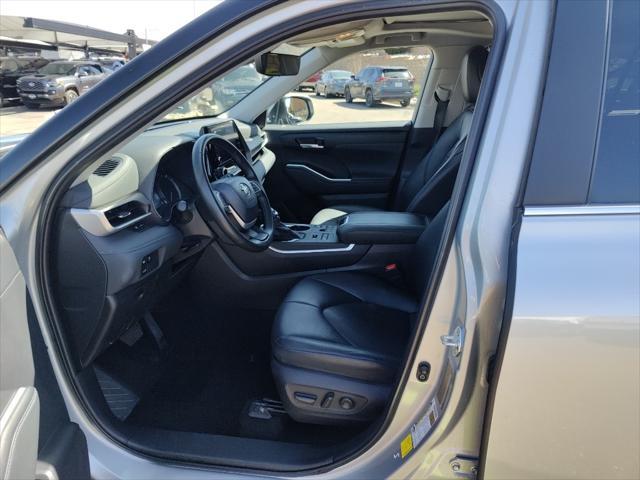 used 2024 Toyota Highlander car, priced at $40,500