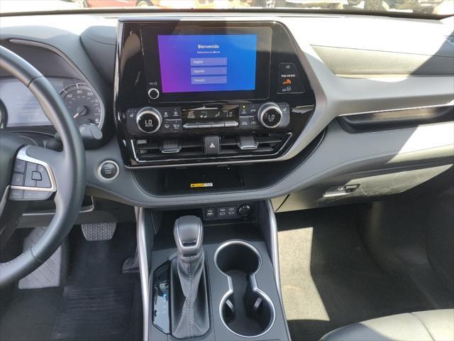 used 2024 Toyota Highlander car, priced at $40,500