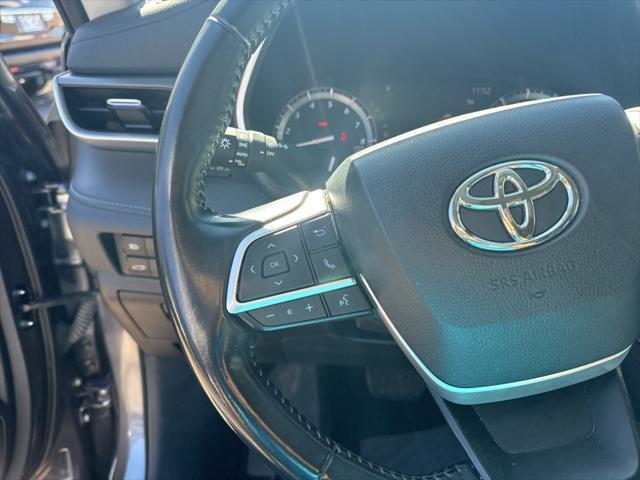 used 2022 Toyota Highlander car, priced at $35,500