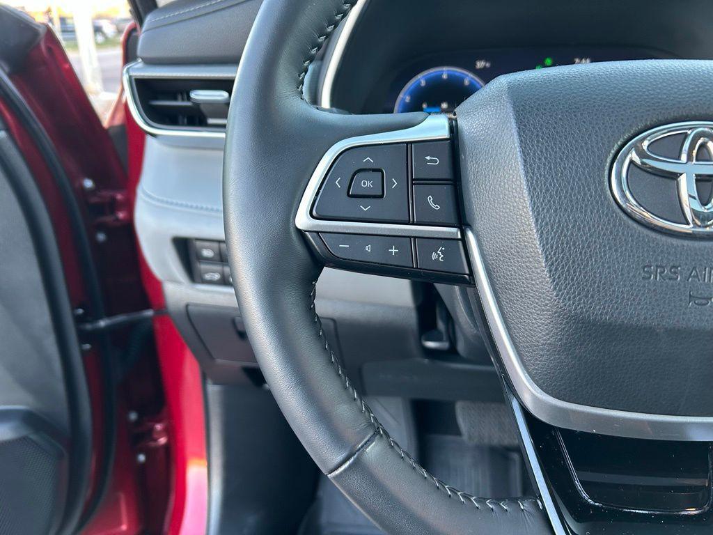 used 2023 Toyota Highlander car, priced at $43,500