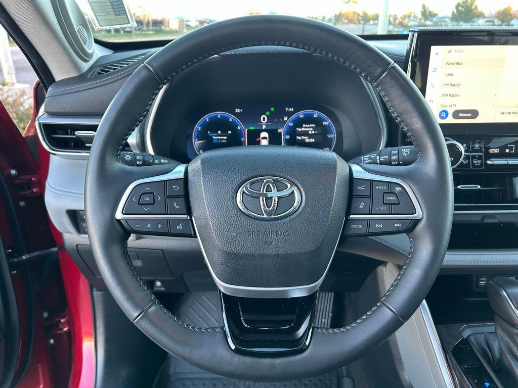 used 2023 Toyota Highlander car, priced at $43,500