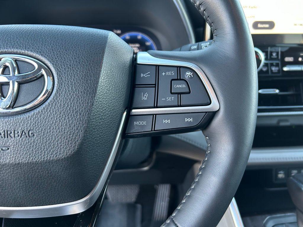 used 2023 Toyota Highlander car, priced at $43,500