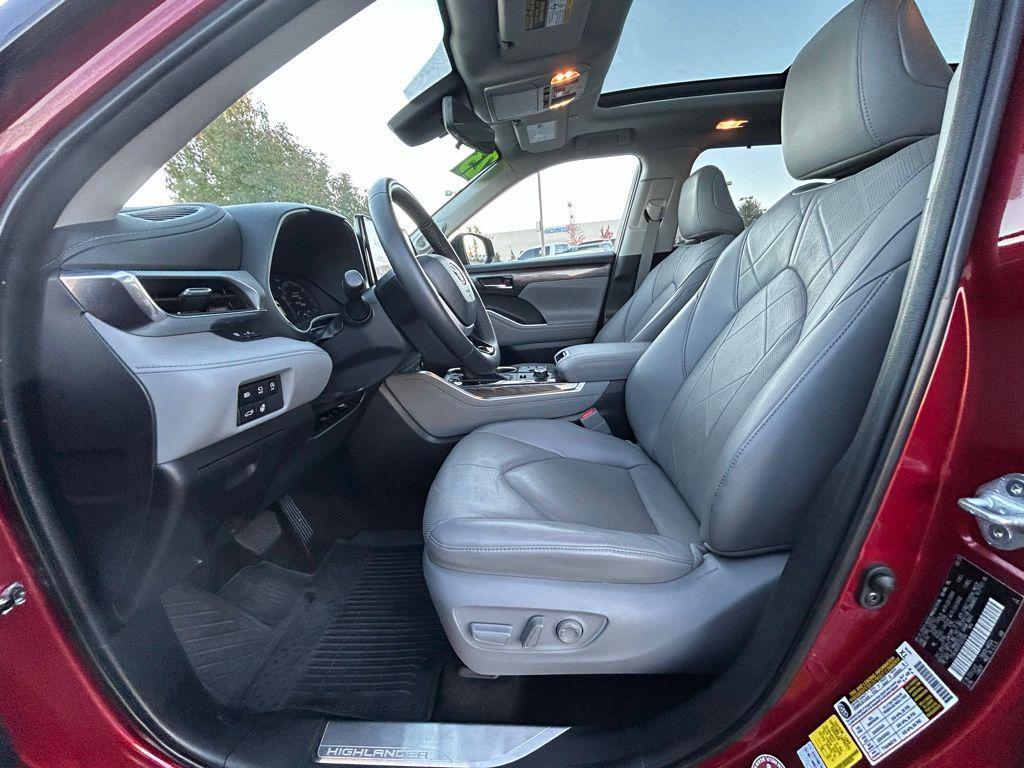 used 2023 Toyota Highlander car, priced at $43,500