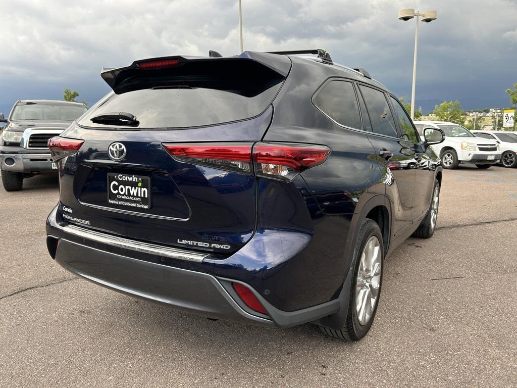 used 2022 Toyota Highlander car, priced at $37,500