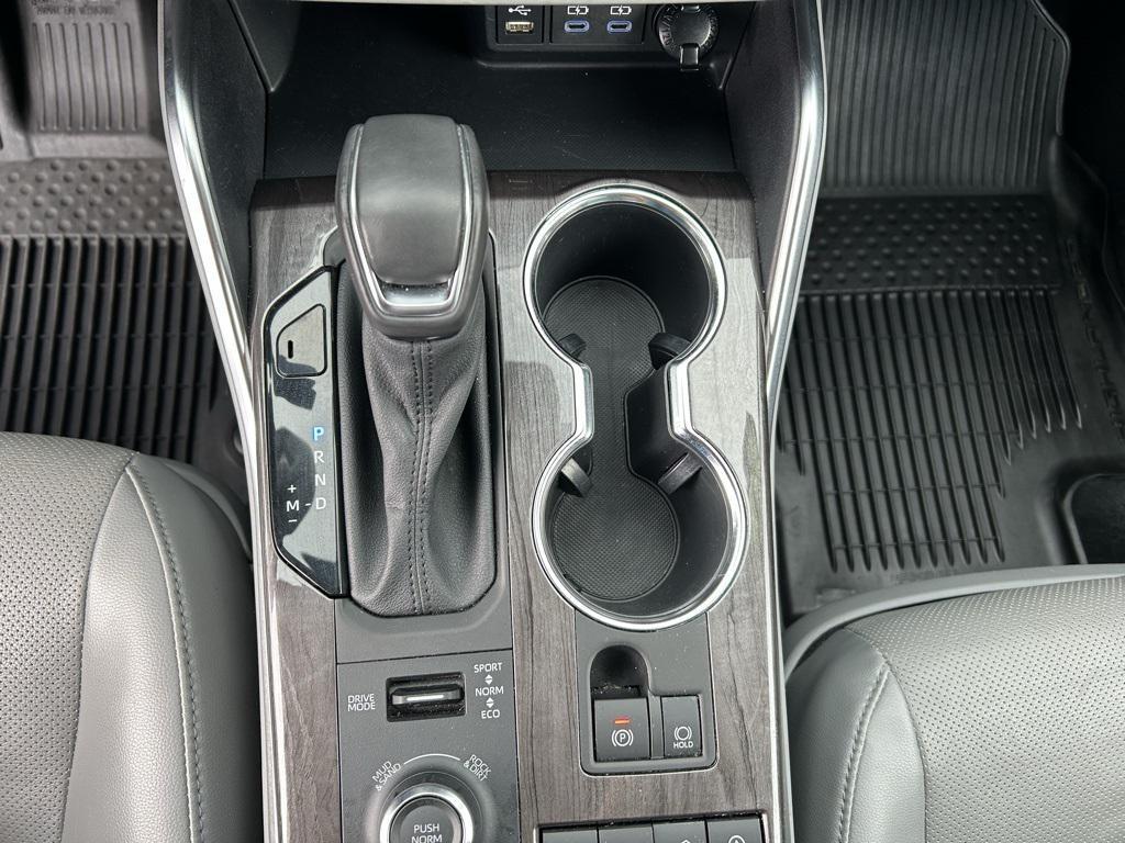 used 2022 Toyota Highlander car, priced at $37,500
