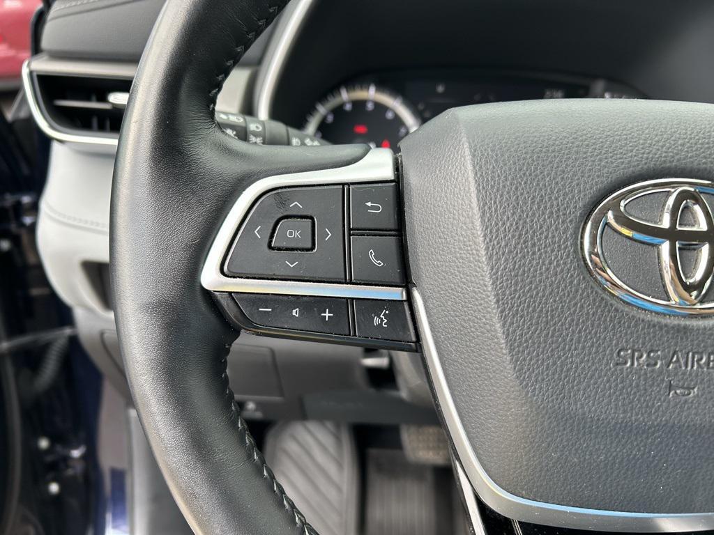 used 2022 Toyota Highlander car, priced at $37,500