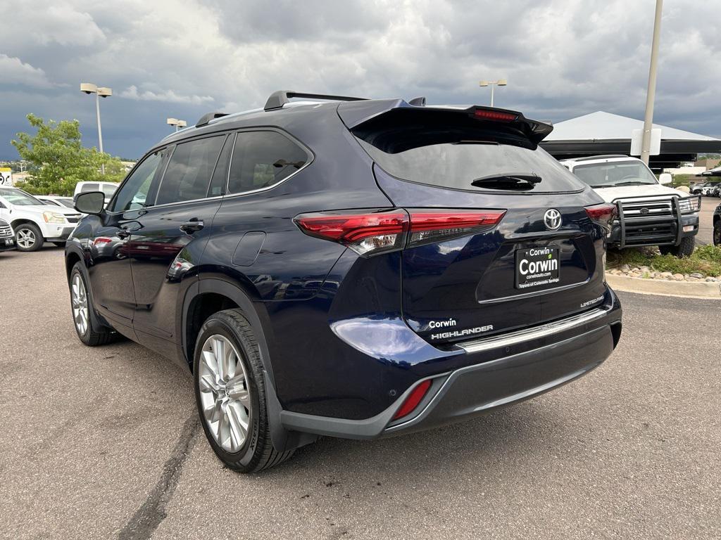 used 2022 Toyota Highlander car, priced at $37,500