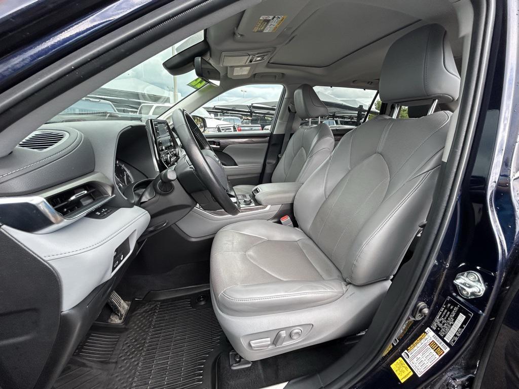 used 2022 Toyota Highlander car, priced at $37,500