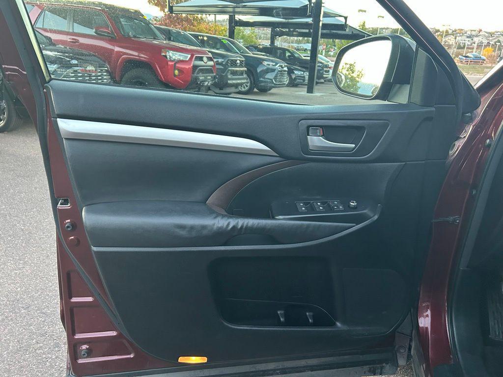 used 2014 Toyota Highlander car, priced at $14,000