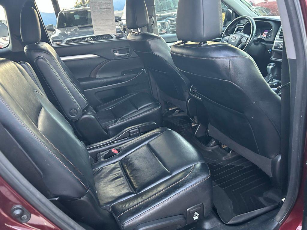 used 2014 Toyota Highlander car, priced at $14,000