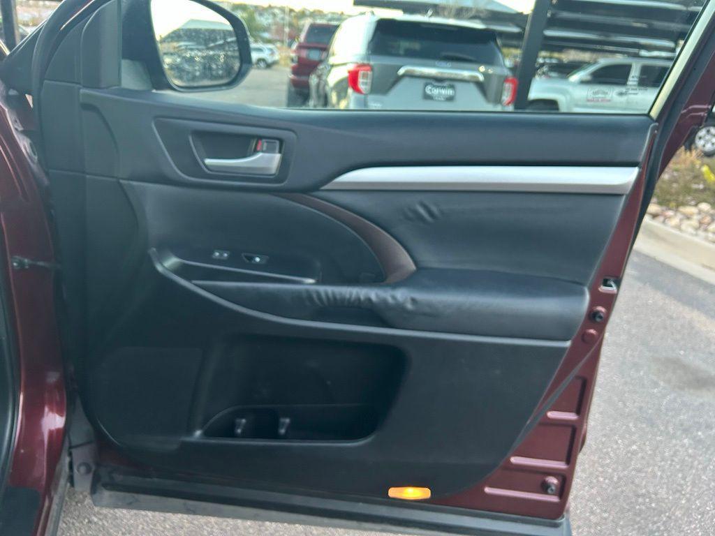 used 2014 Toyota Highlander car, priced at $14,000