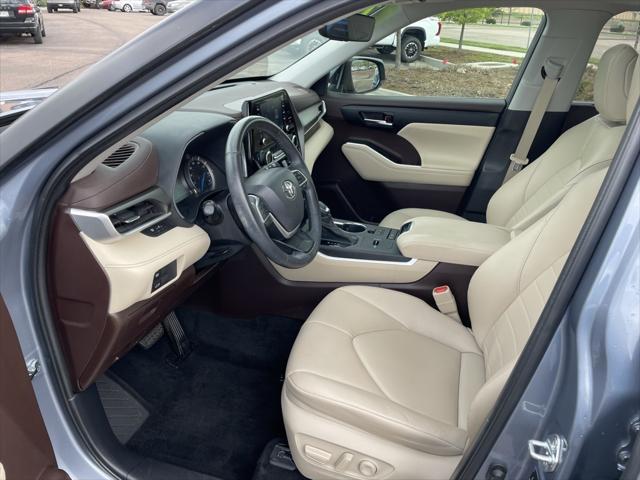 used 2022 Toyota Highlander Hybrid car, priced at $38,000