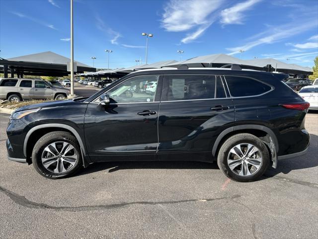 used 2022 Toyota Highlander car, priced at $37,500