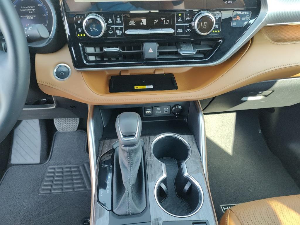 used 2024 Toyota Highlander Hybrid car, priced at $54,500