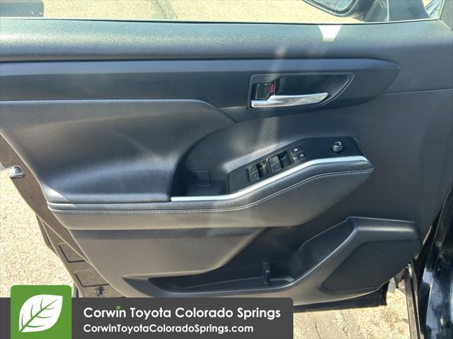 used 2021 Toyota Highlander car, priced at $34,000
