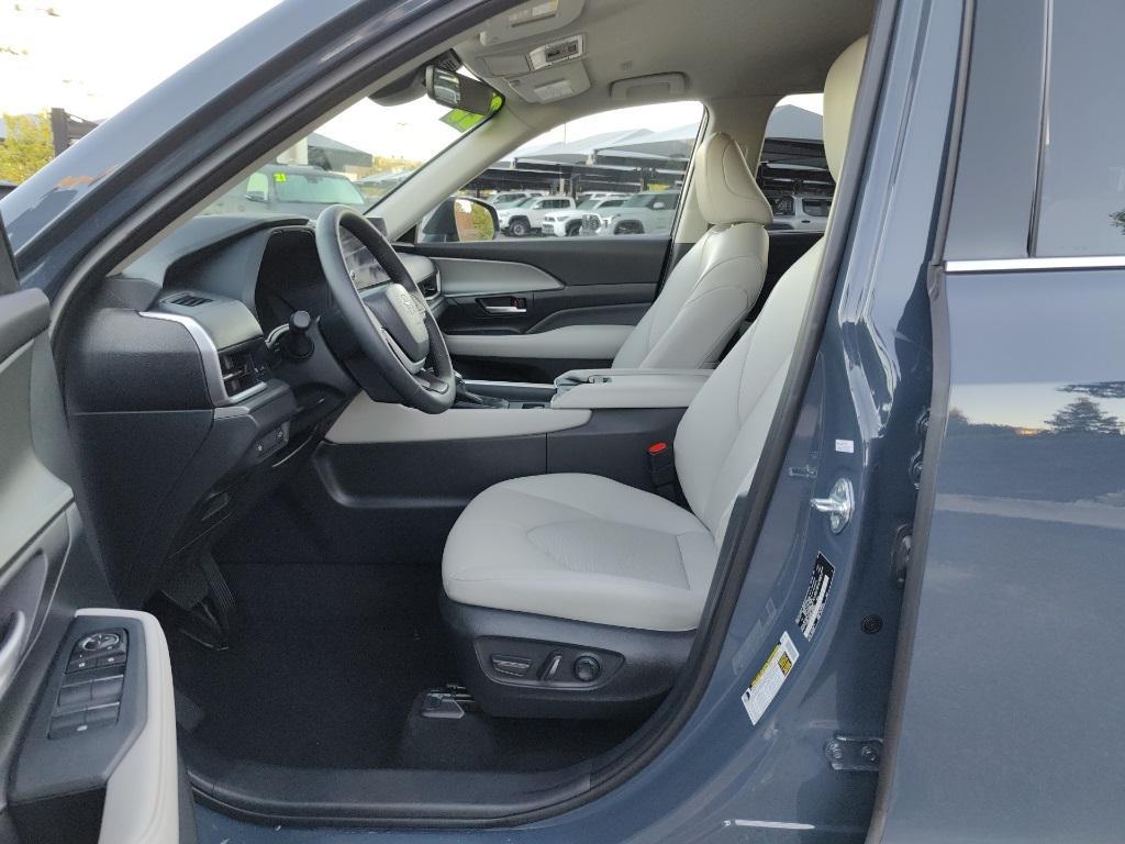 used 2025 Toyota Grand Highlander car, priced at $49,995