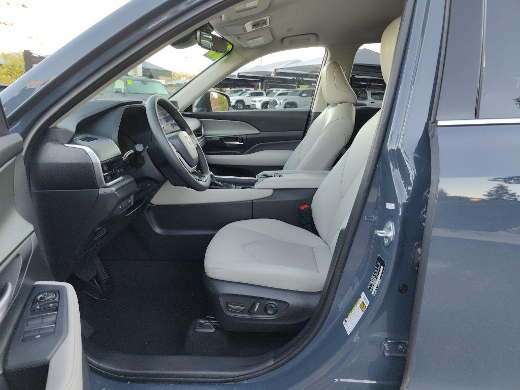 used 2025 Toyota Grand Highlander car, priced at $46,500