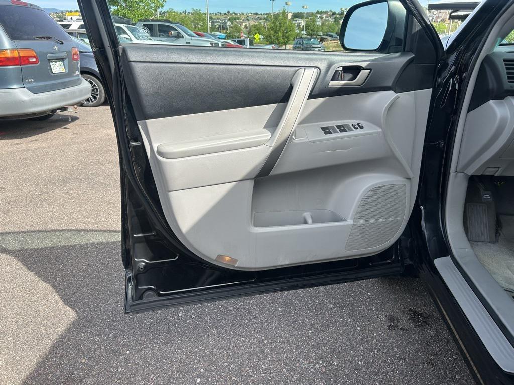used 2010 Toyota Highlander car, priced at $7,500