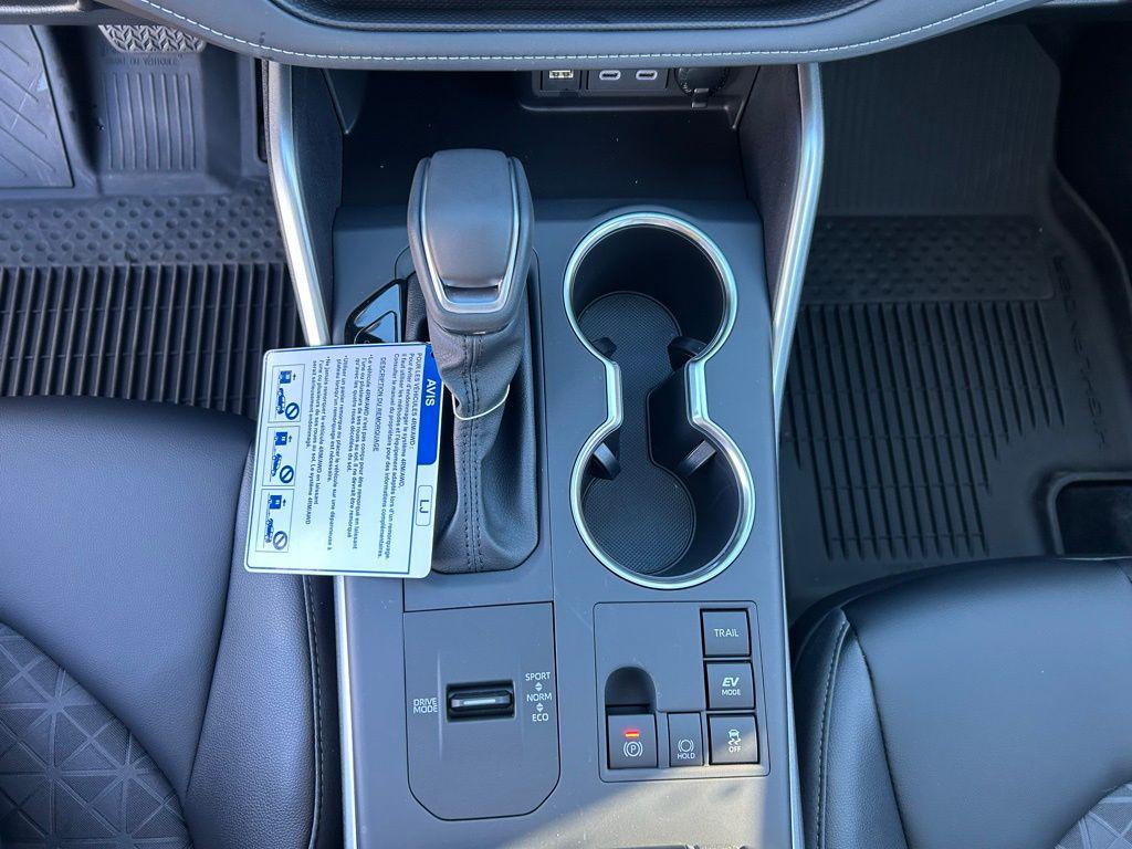 used 2025 Toyota Highlander Hybrid car, priced at $53,056