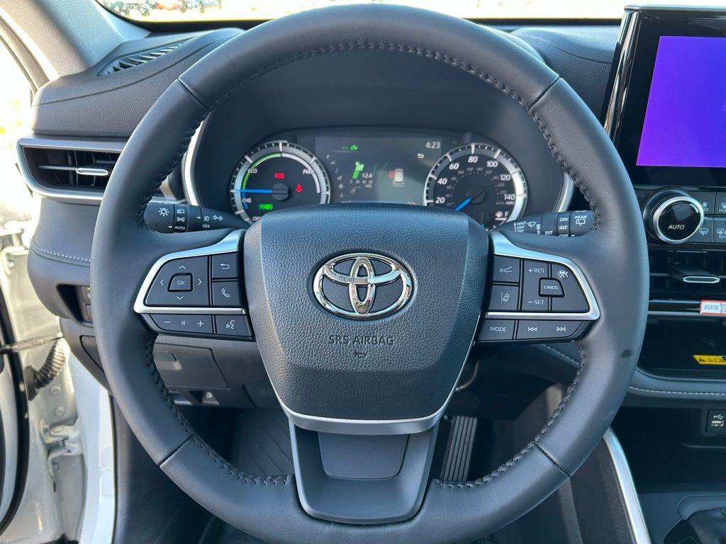 used 2025 Toyota Highlander Hybrid car, priced at $53,056