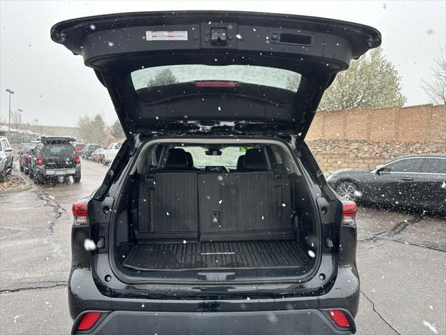 used 2022 Toyota Highlander Hybrid car, priced at $37,500
