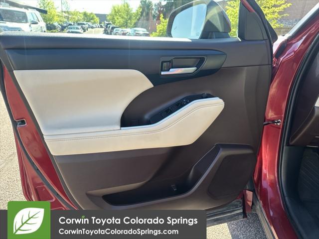 used 2021 Toyota Highlander car, priced at $32,500