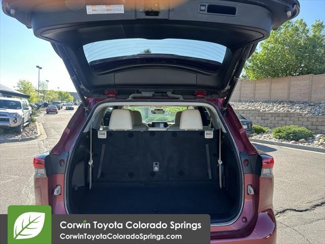 used 2021 Toyota Highlander car, priced at $32,500