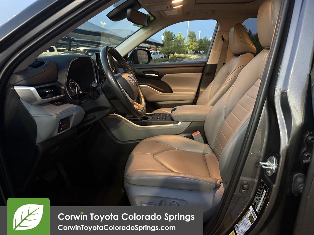 used 2022 Toyota Highlander car, priced at $36,500