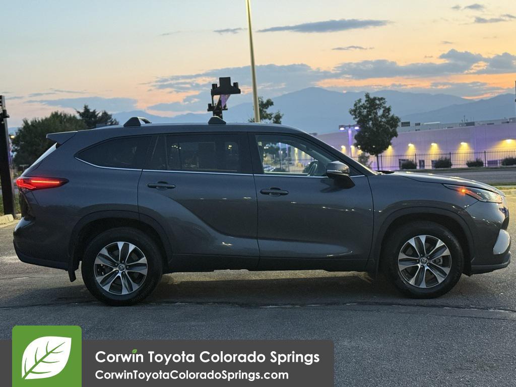 used 2022 Toyota Highlander car, priced at $36,500