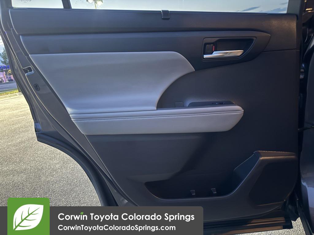 used 2022 Toyota Highlander car, priced at $36,500