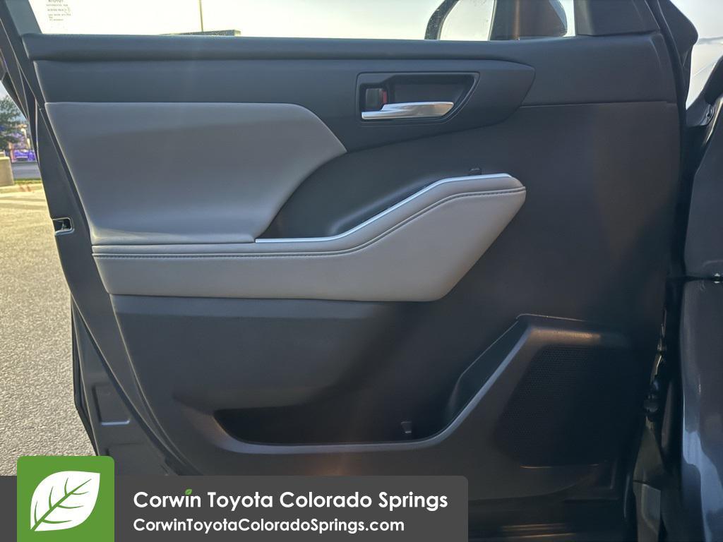 used 2022 Toyota Highlander car, priced at $36,500