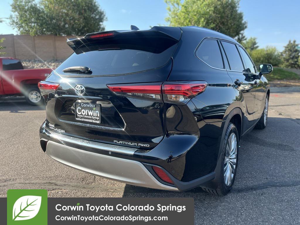 used 2023 Toyota Highlander car, priced at $43,900