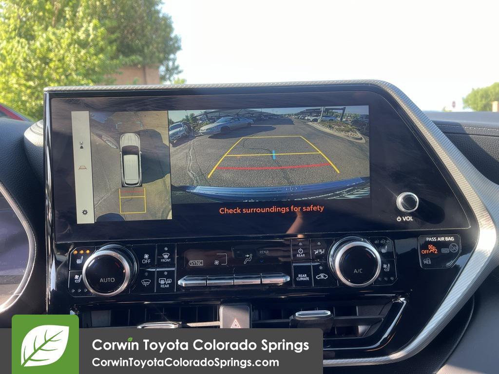 used 2023 Toyota Highlander car, priced at $43,900