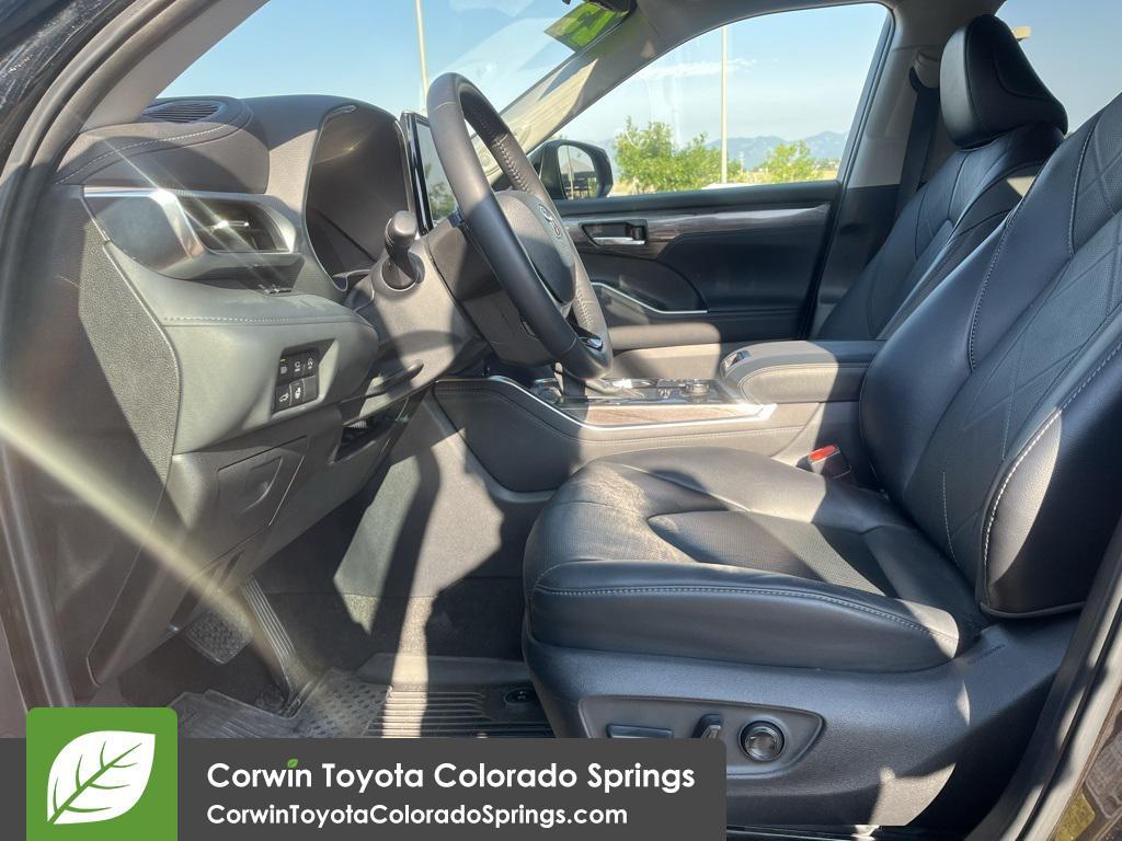 used 2023 Toyota Highlander car, priced at $43,900