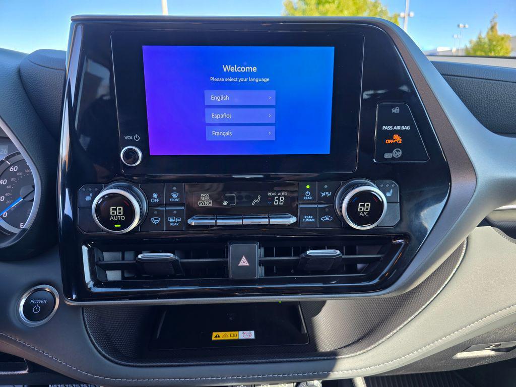 used 2025 Toyota Highlander Hybrid car, priced at $47,000