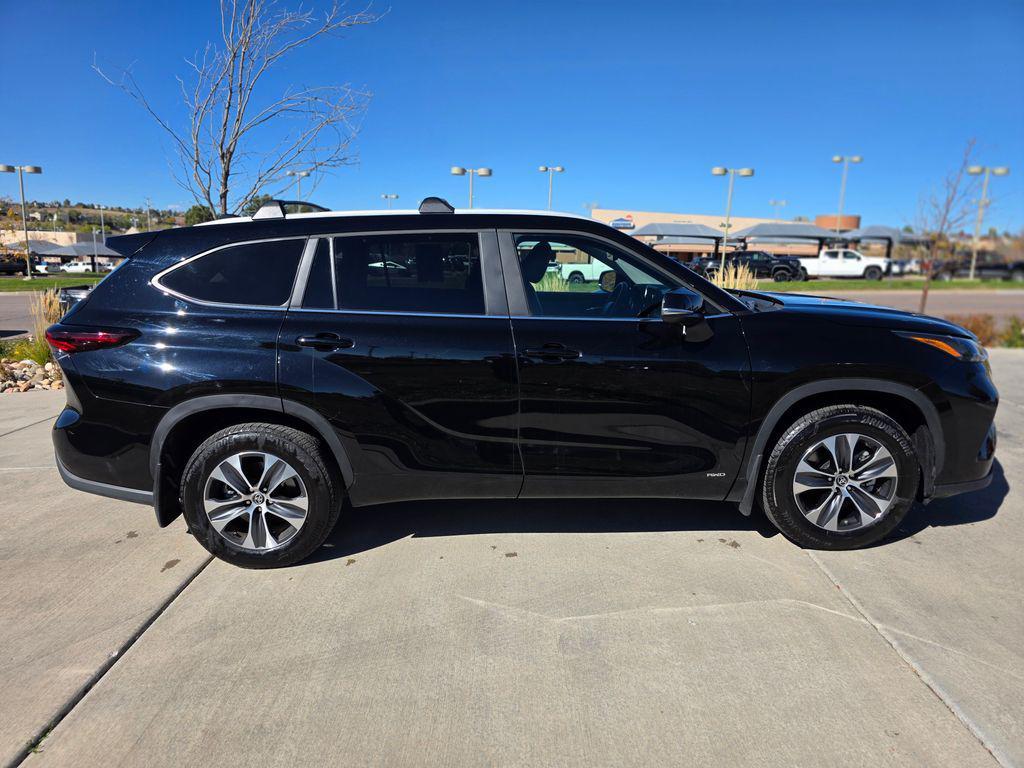 used 2025 Toyota Highlander Hybrid car, priced at $47,000