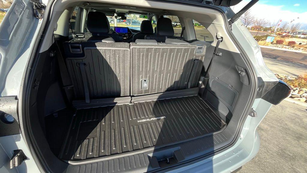 used 2025 Toyota Highlander Hybrid car, priced at $52,754