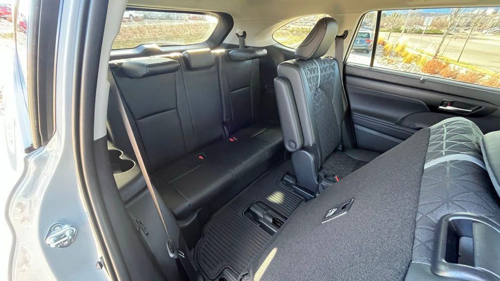 used 2025 Toyota Highlander Hybrid car, priced at $52,754