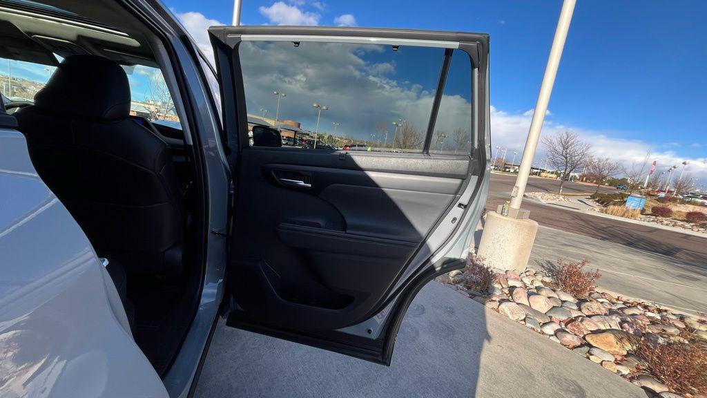 used 2025 Toyota Highlander Hybrid car, priced at $52,754