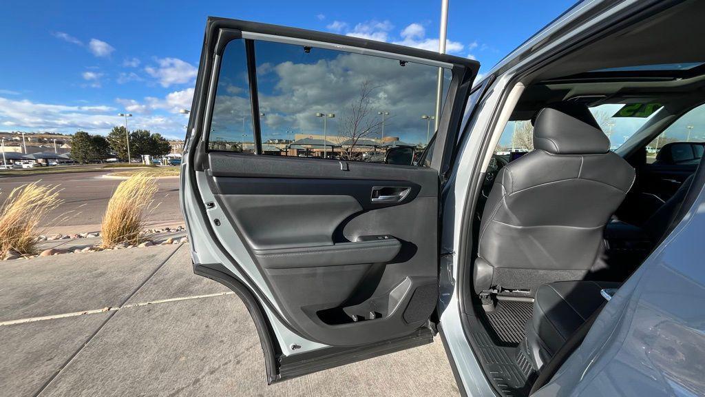 used 2025 Toyota Highlander Hybrid car, priced at $52,754