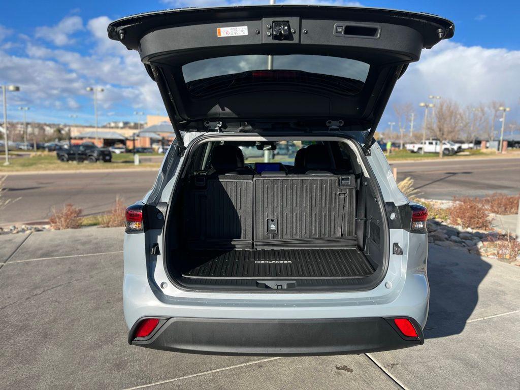 used 2025 Toyota Highlander Hybrid car, priced at $52,754