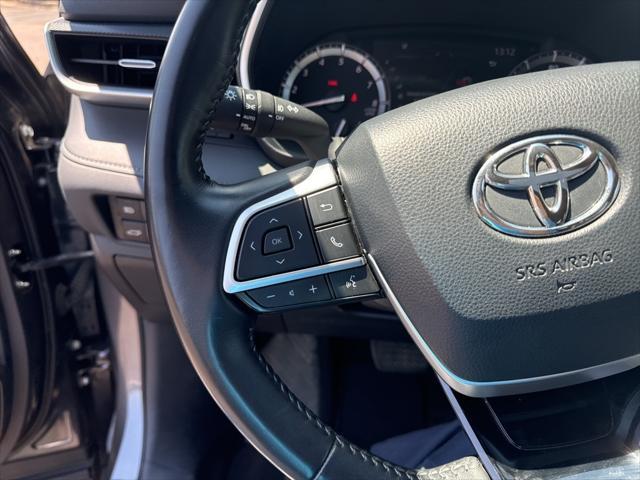 used 2022 Toyota Highlander car, priced at $39,500